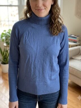 Mainstream Boutique Classic Turtleneck Sweater Periwinkle Blue long cuffs large